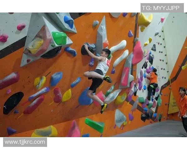 南京攀岩队在极限运动嘉年华中的灵活性表现精彩点评与分析 南京攀岩队在极限运动嘉年华中的灵活性表现精彩点评与分析