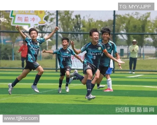 南京足球队的团队协作揭秘:如何在绿茵场上铸就辉煌与团结 南京足球队的团队协作揭秘:如何在绿茵场上铸就辉煌与团结